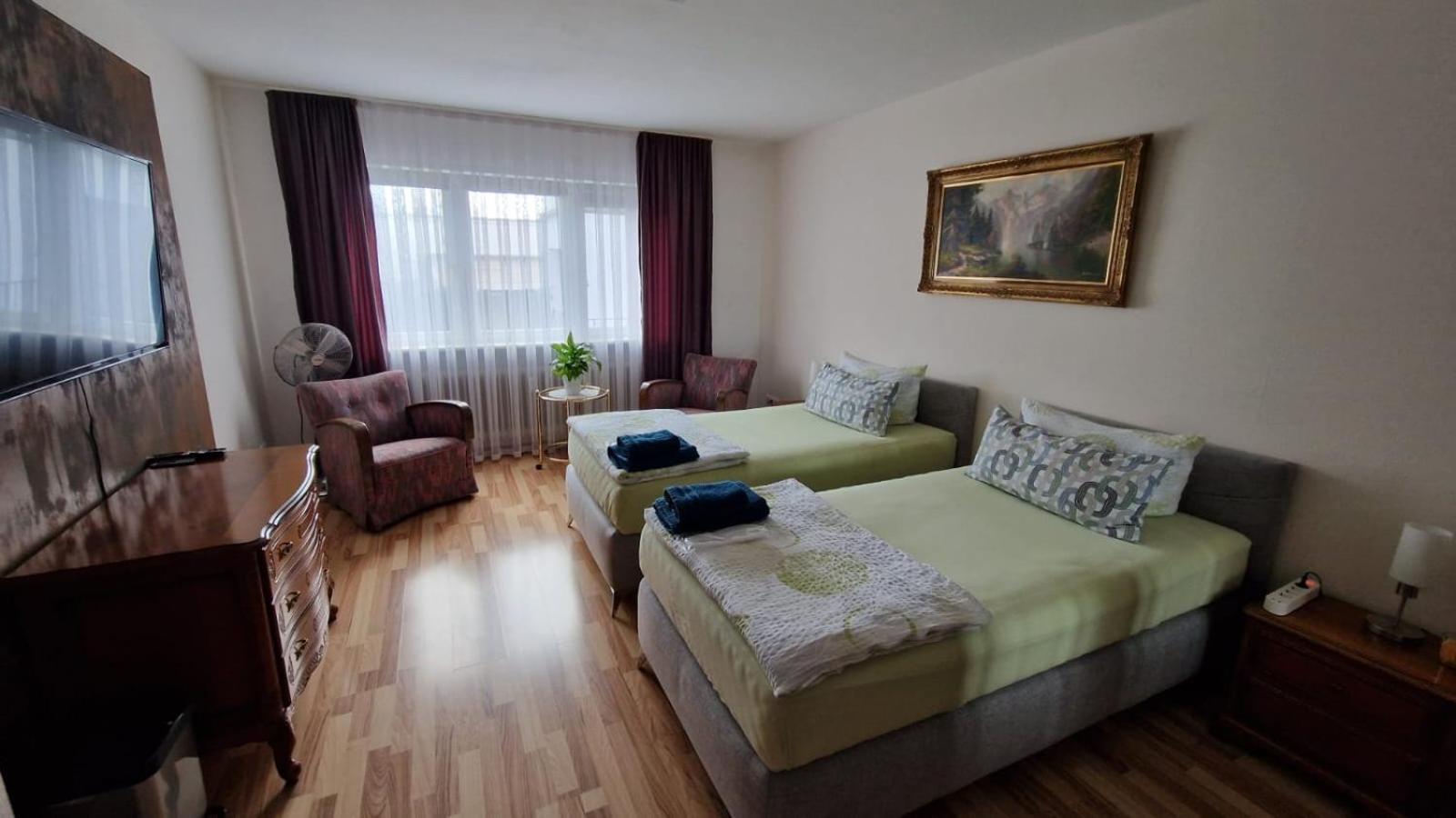 Ferienwohnung - Am Stadtgarten Saarlouis Exterior foto